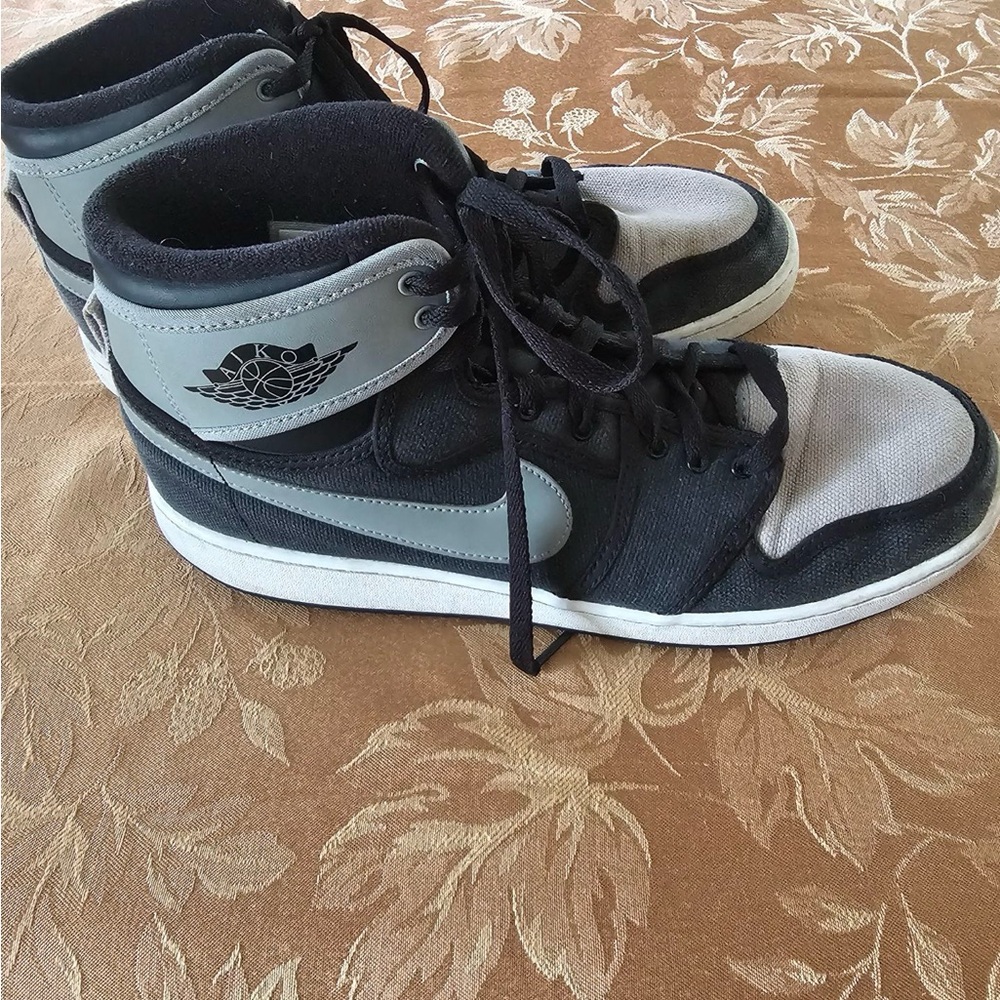Nike Men’s Size 12 Preowned “Ajko” High-Top Sneakers in Black and Gray
